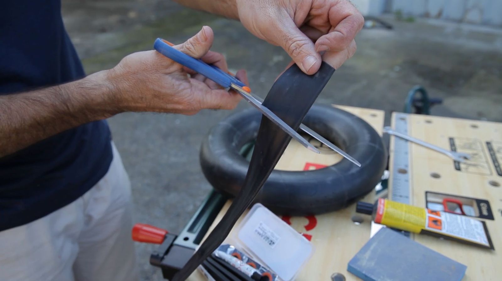 Cómo reparar pinchazo en la cámara de una rueda paso 6