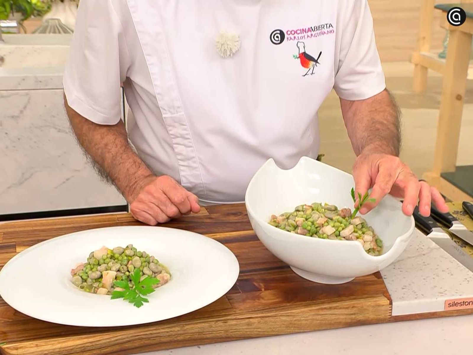 Sirve las habitas con guisantes a la menta