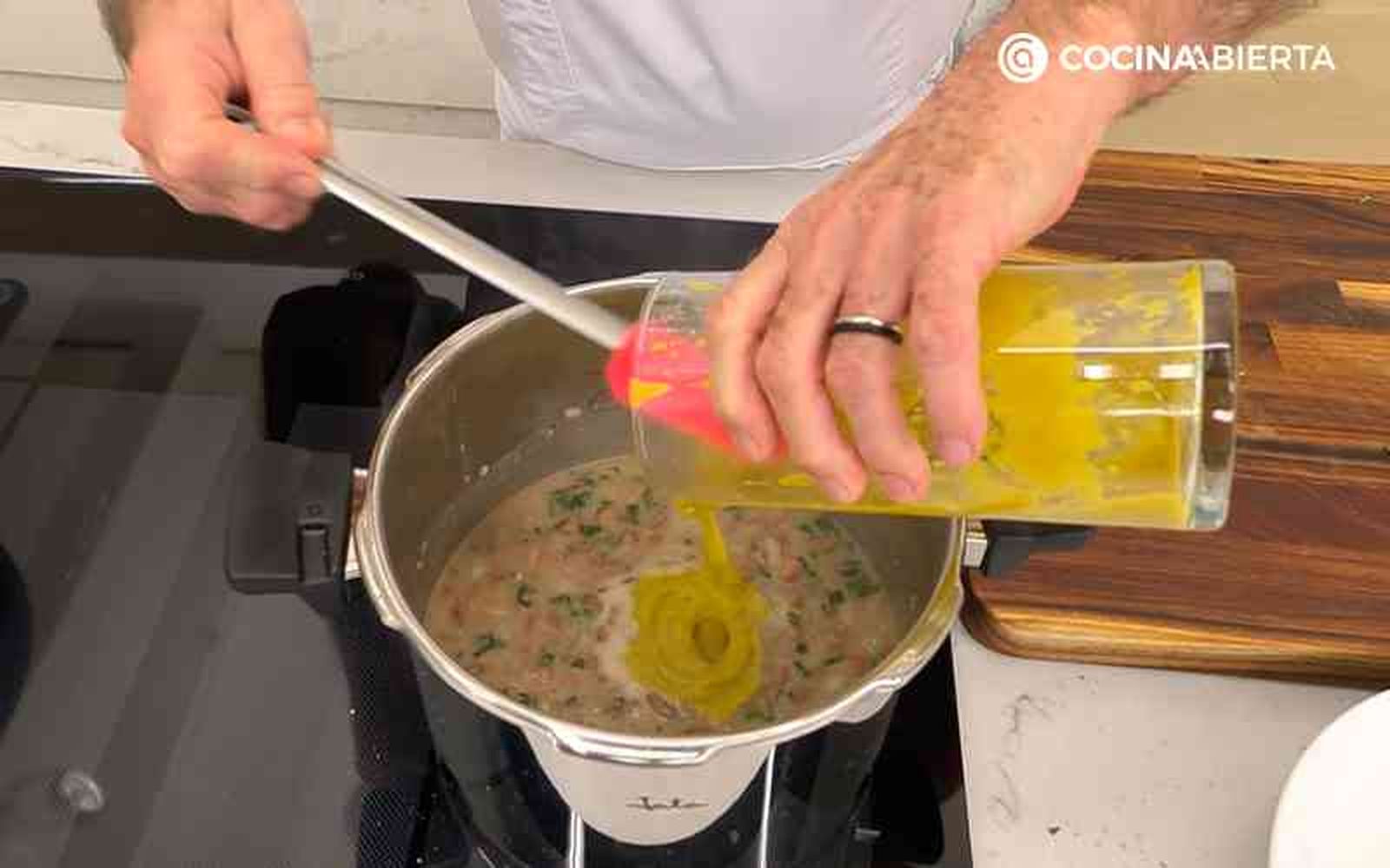 Vierte el puré de verduras