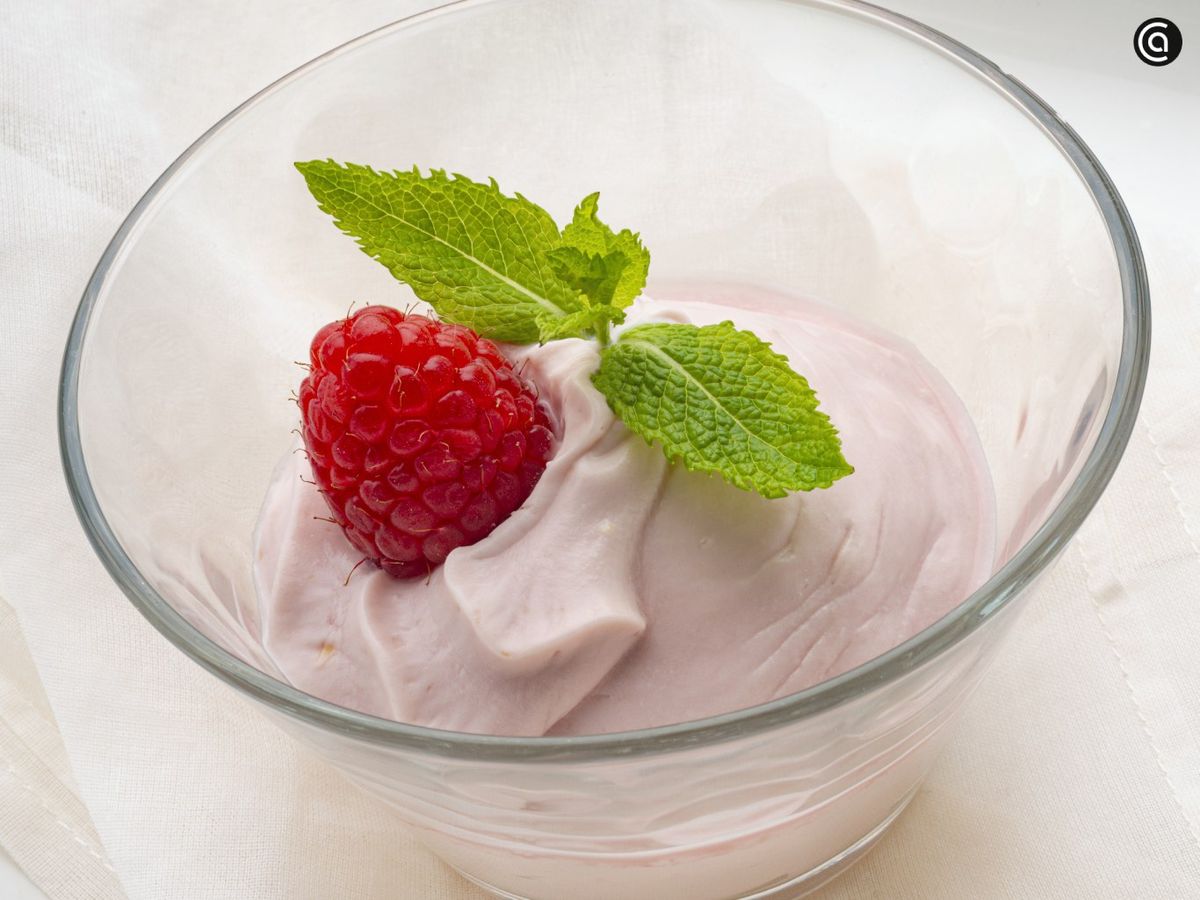 Aprende a elaborar una cremosa mousse de frambuesas con la receta de Karlos Arguiñano