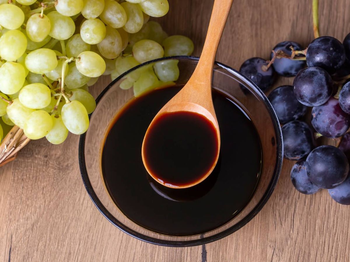 El vinagre balsámico se elabora con mosto de uva cocido