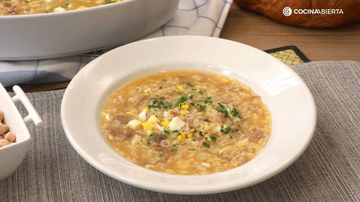 Sopa de fideos con caldo casero de cocido de Gallina Blanca