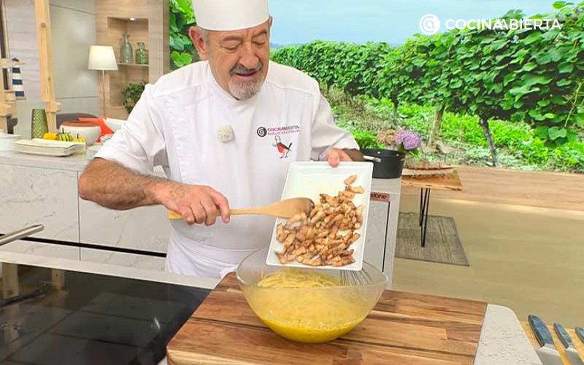 Incorpora el guanciale o la panceta