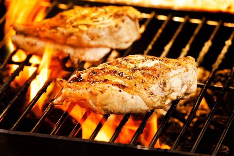 La forma en que cocines la carne de pollo determinará el aporte de sus beneficios nutricionales.