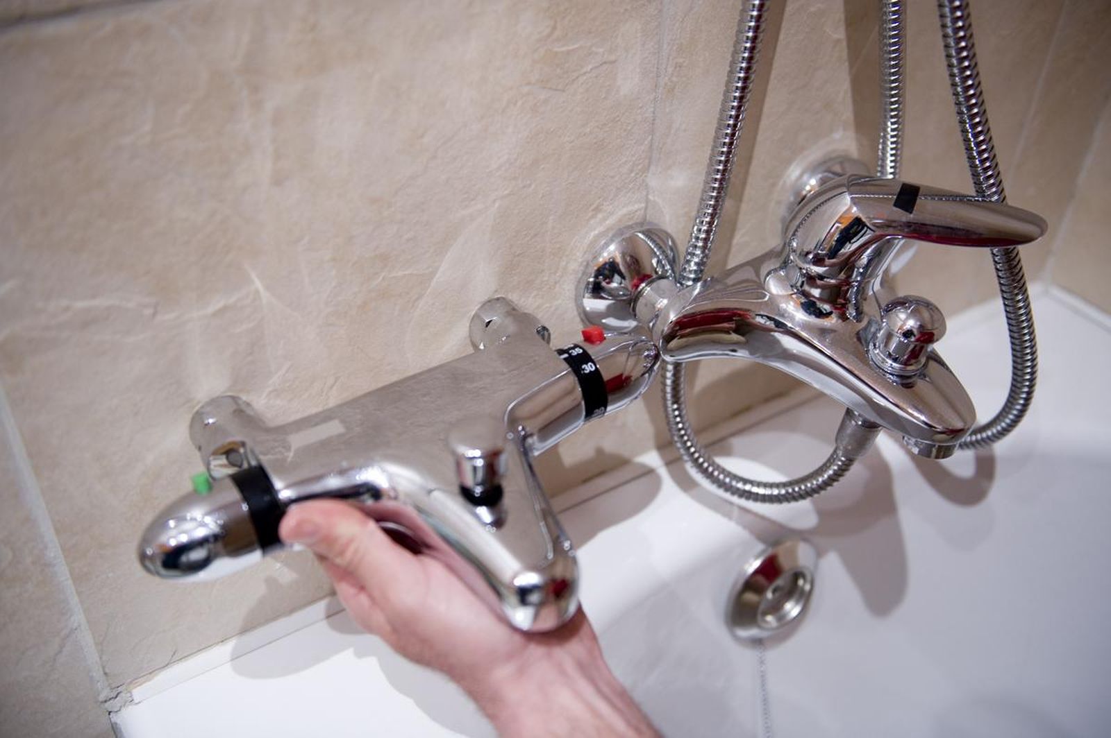 brico 0560 2 Grifo termostatico limitador caudal