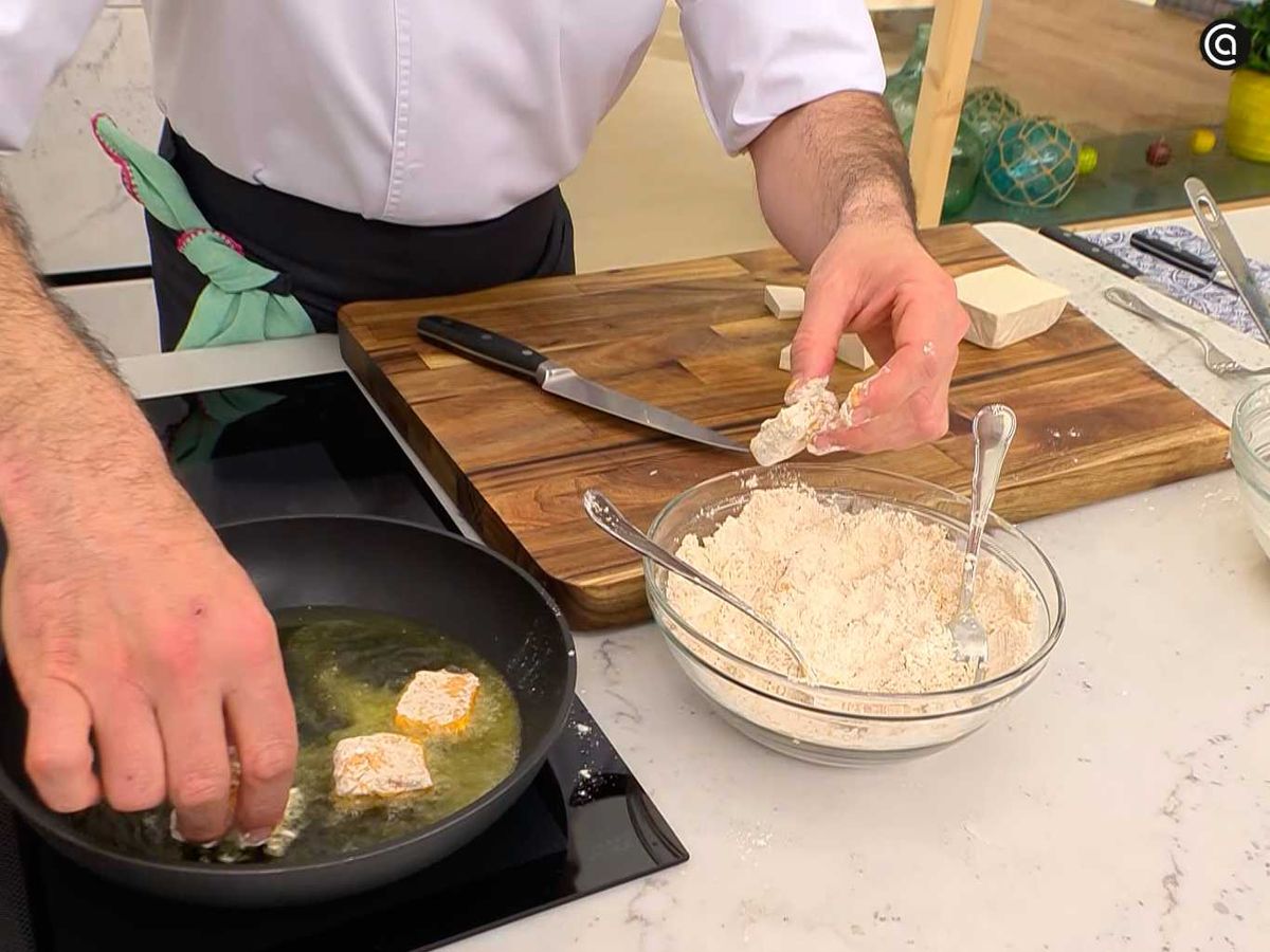 Reboza y fríe los nuggets de tofu