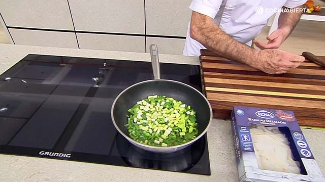 tortilla de bacalao con ajetes y pimientos por karlos arguinano ajetes