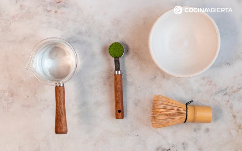 Ingredientes para preparar matcha