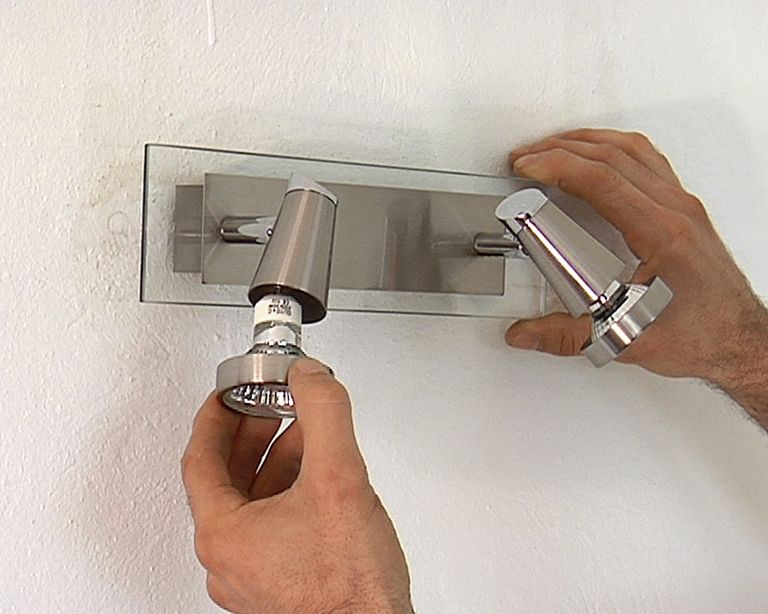 Cambiar aplique de pared paso 7