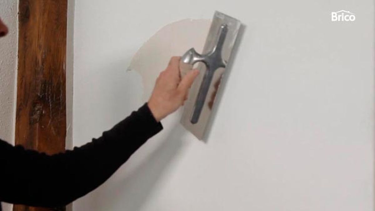 Cómo alisar una pared con gotelé paso 3