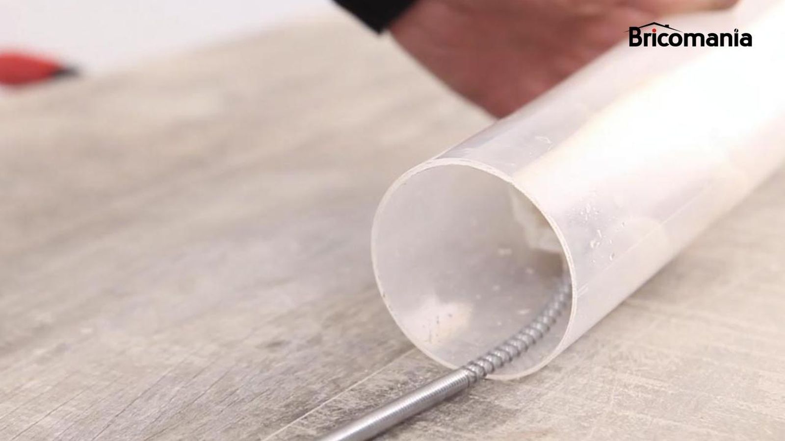 Un desatascador mecánico