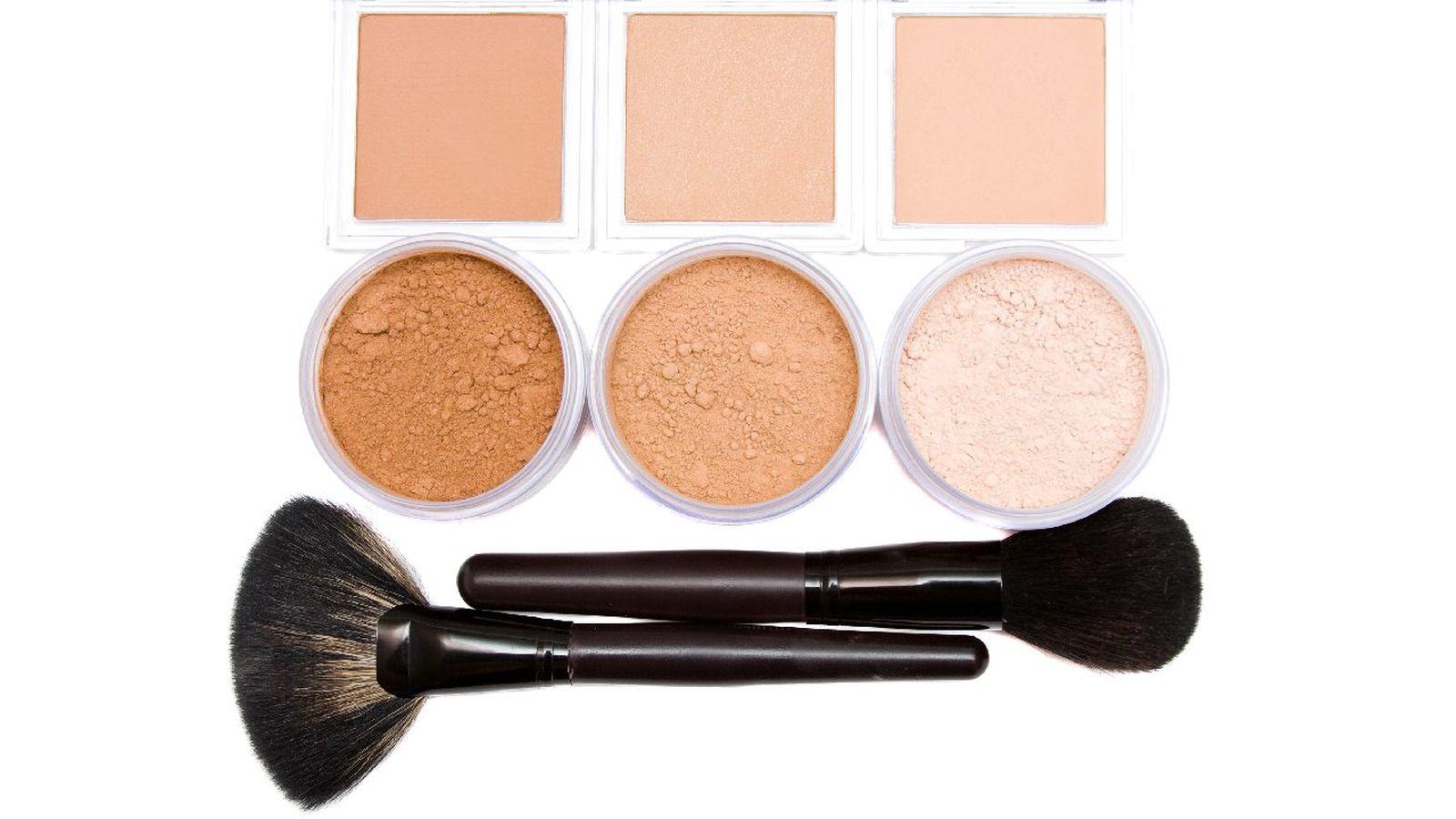 Polvos de maquillaje sueltos y compactos