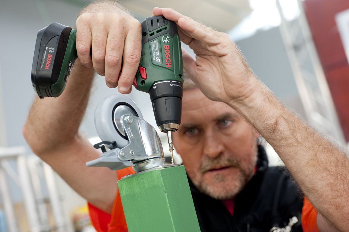 Bricomania 667 Restaurar mesa de trabajo p22