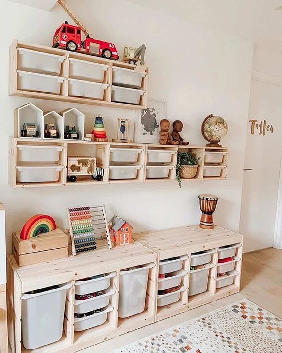 habitacion montessori muebles compartimentos a su altura 6