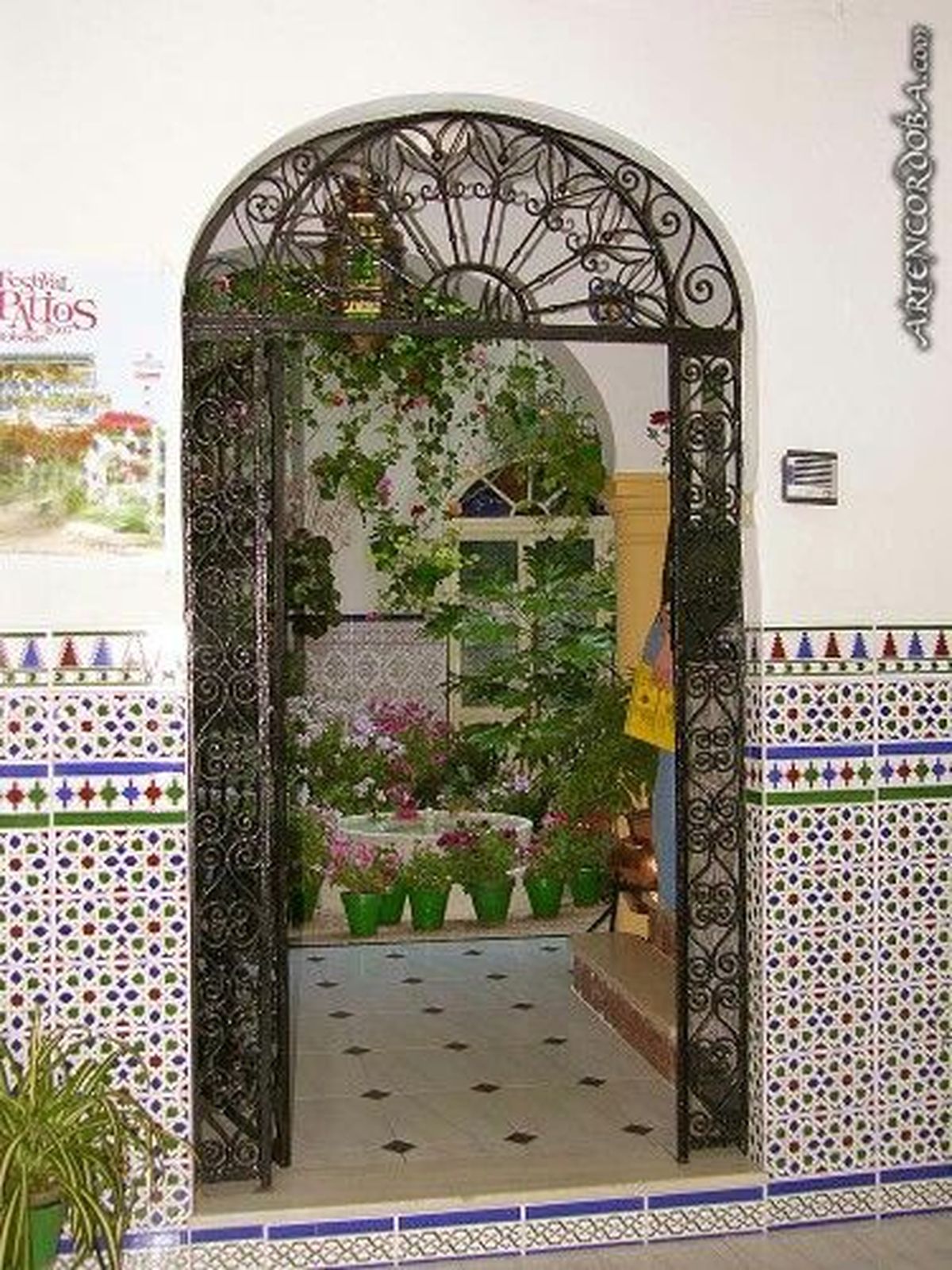 patio andaluz baldosas