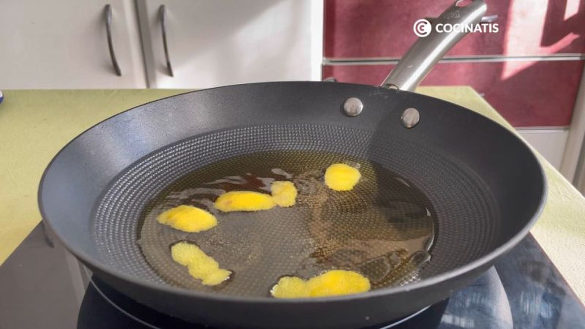 Infusionamos el aceite con piel de limón