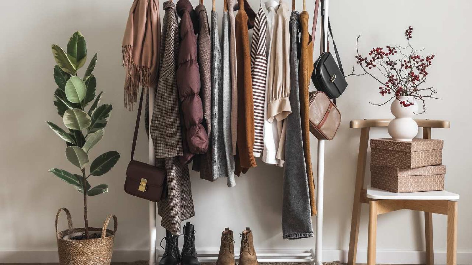 Con prendas básicas puedes crear un armario cápsula para invierno