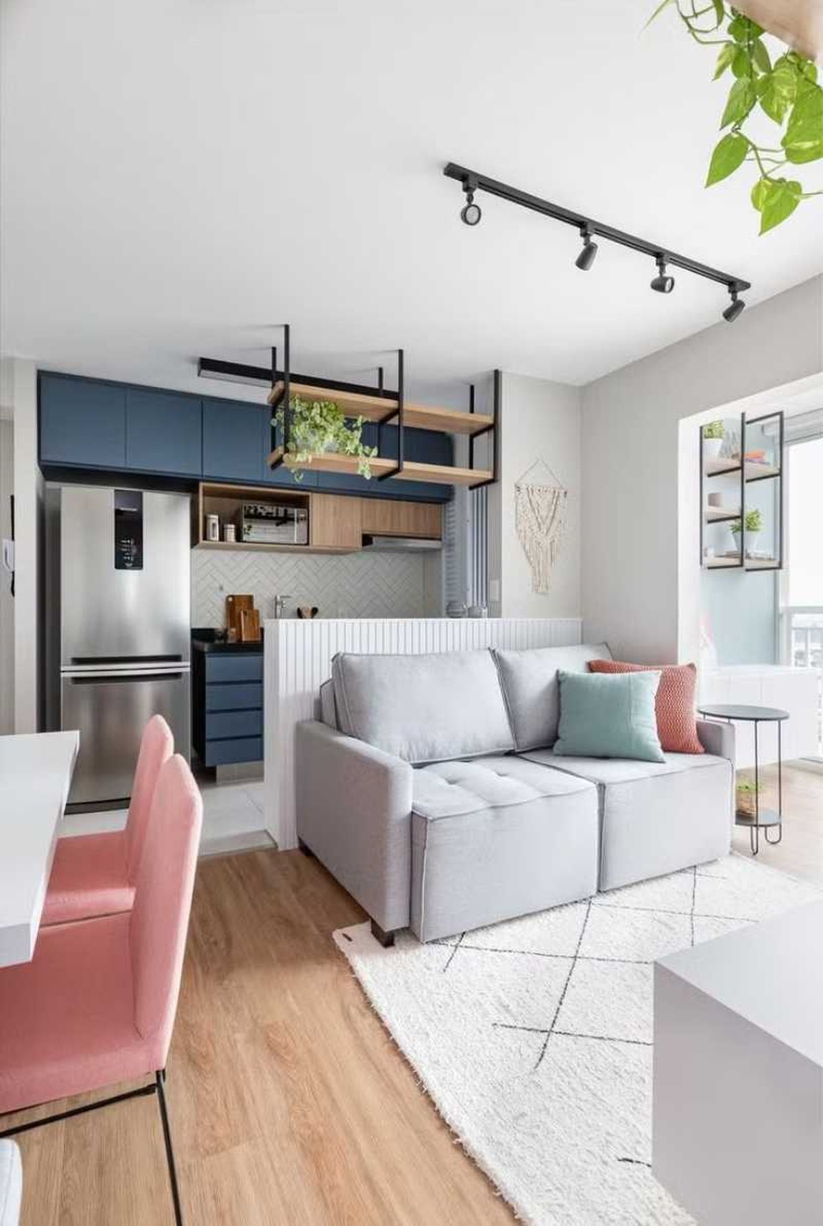 Salón de un loft pequeño.