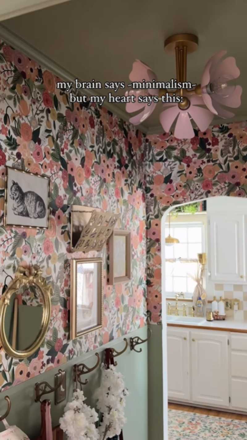Pasillo de estilo Cottage de Emily Welch.