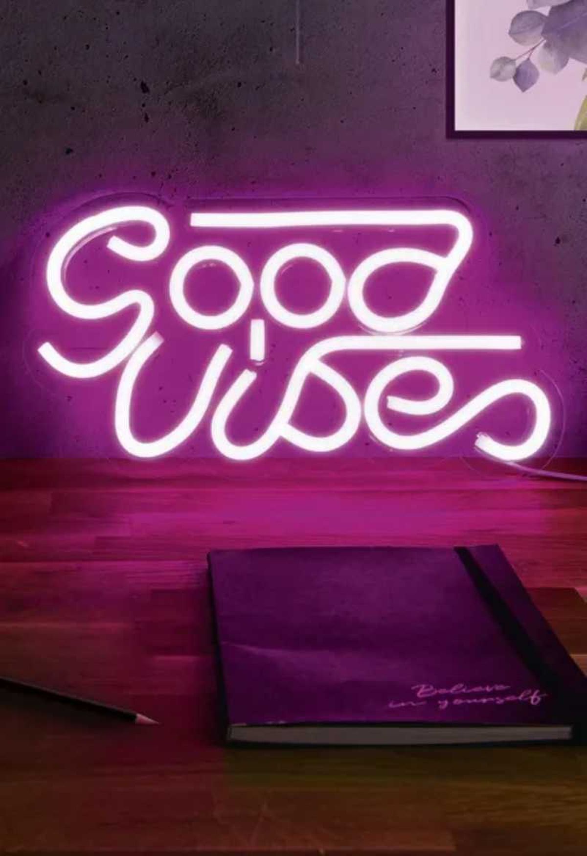 Letrero de neón Good Vibes Only.