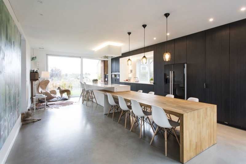 Cocina con suelo de microcemento.