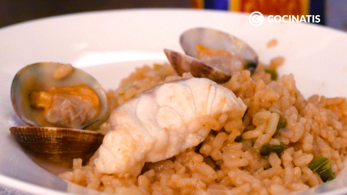 Receta de arroz con pescado (rape y almejas)  paso 6