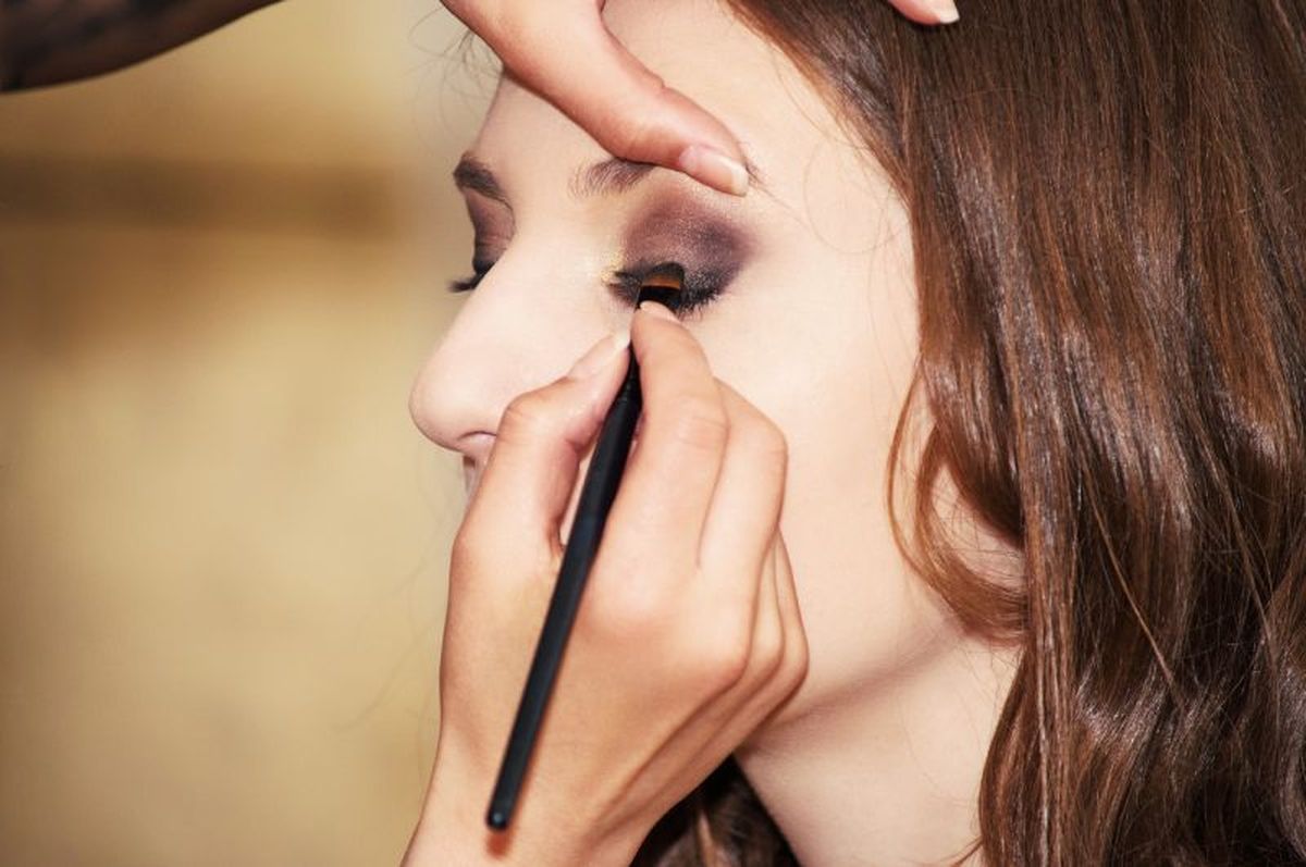 El perfilador negro es perfecto como base para un ojo ahumado