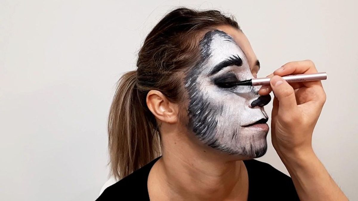 Cómo hacer el maquillaje de Caperucita y el Lobo - paso 5