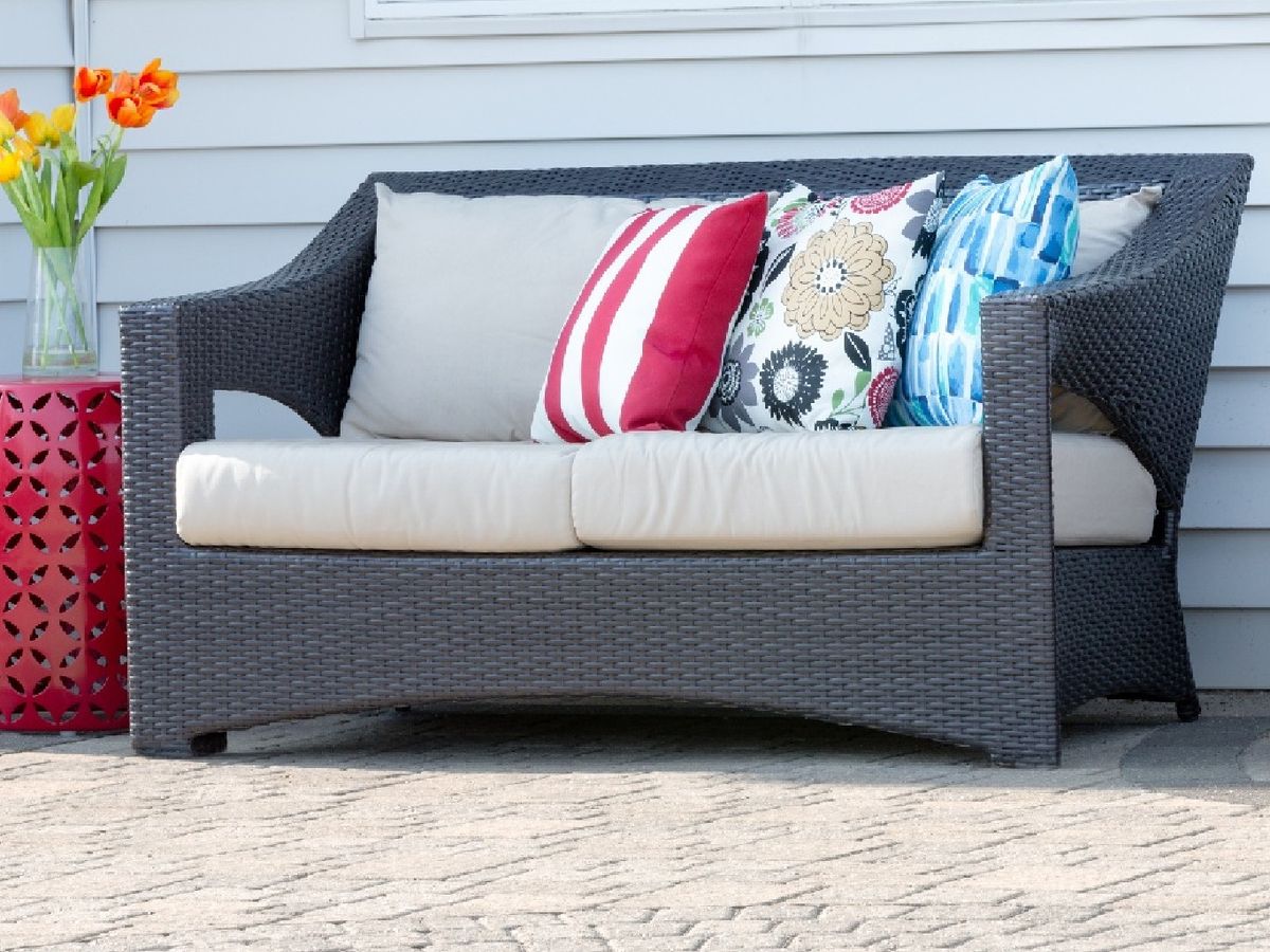 Puedes hacer cojines para decorar los muebles de jardín
