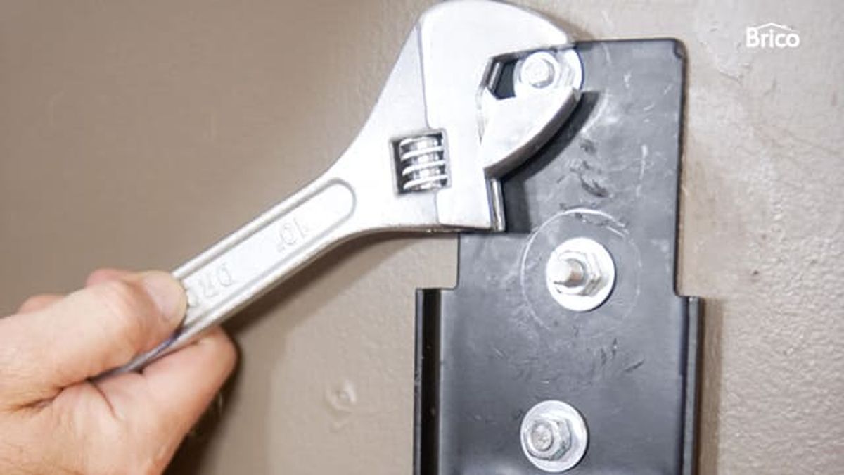 brico 0577 colgar tv pared sin que se vean los cables paso18