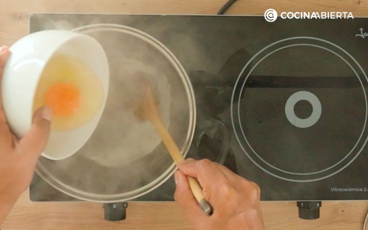 Cocina el huevo durante unos 3 minutos