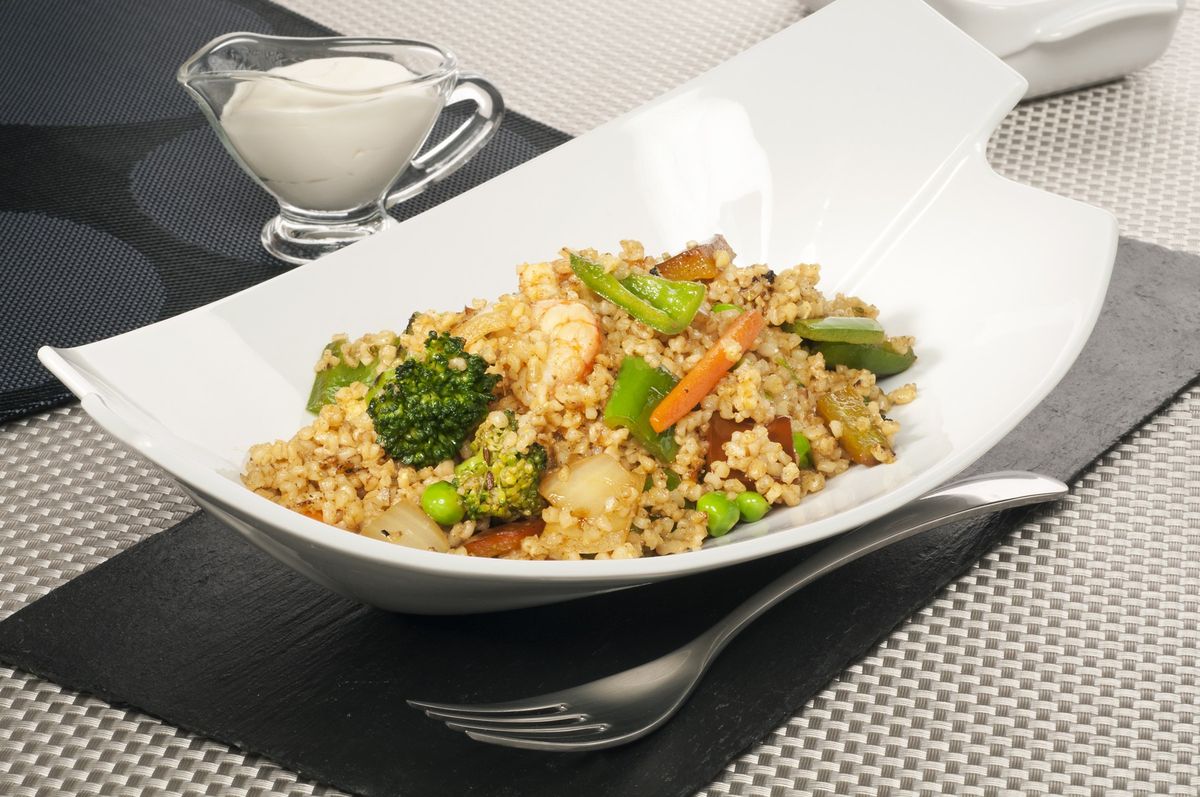323. WOK DE BULGUR CON VERDURAS Y GAMBAS
