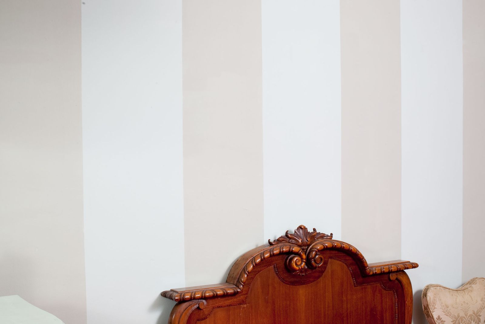 Dormitorio de estilo barroco actualizado 8