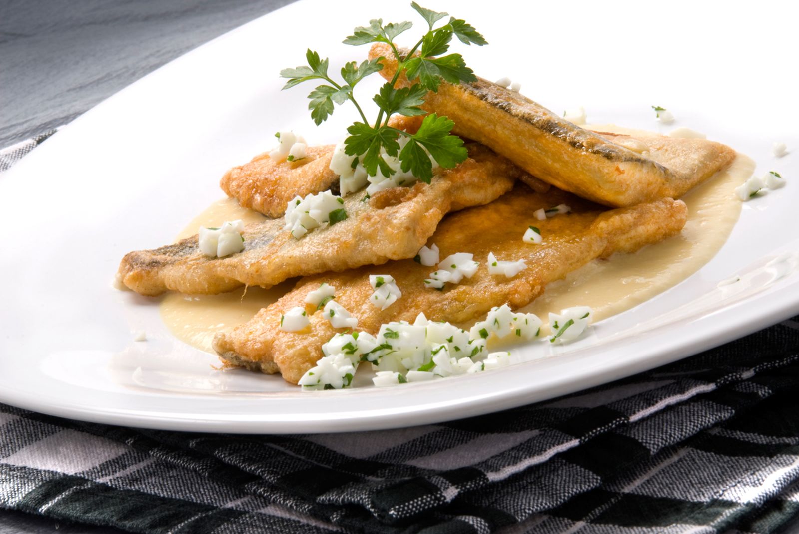 280 Trucha rebozada con salsa de almendras (4895)