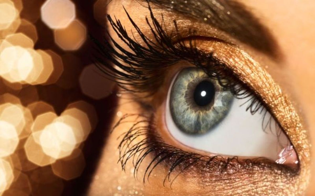 Sombra de ojos dorada