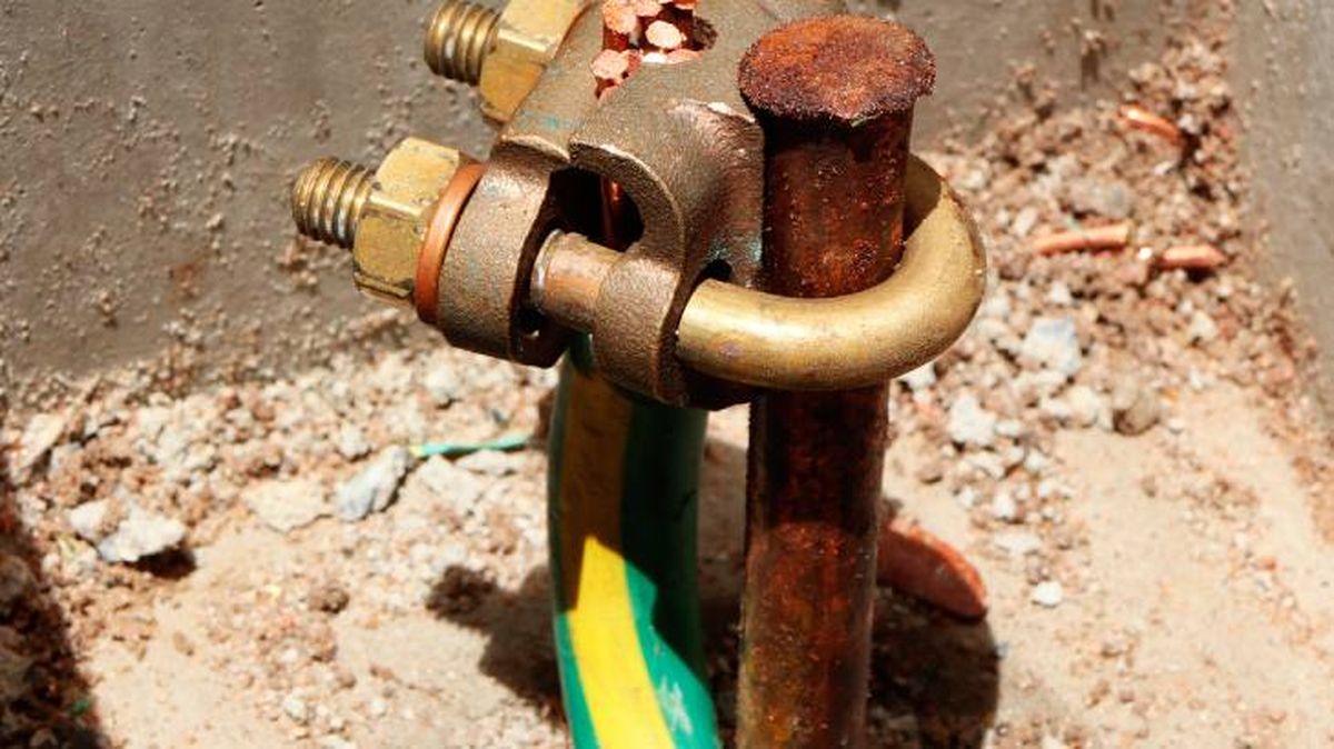 como hacer una toma de tierra casera 1