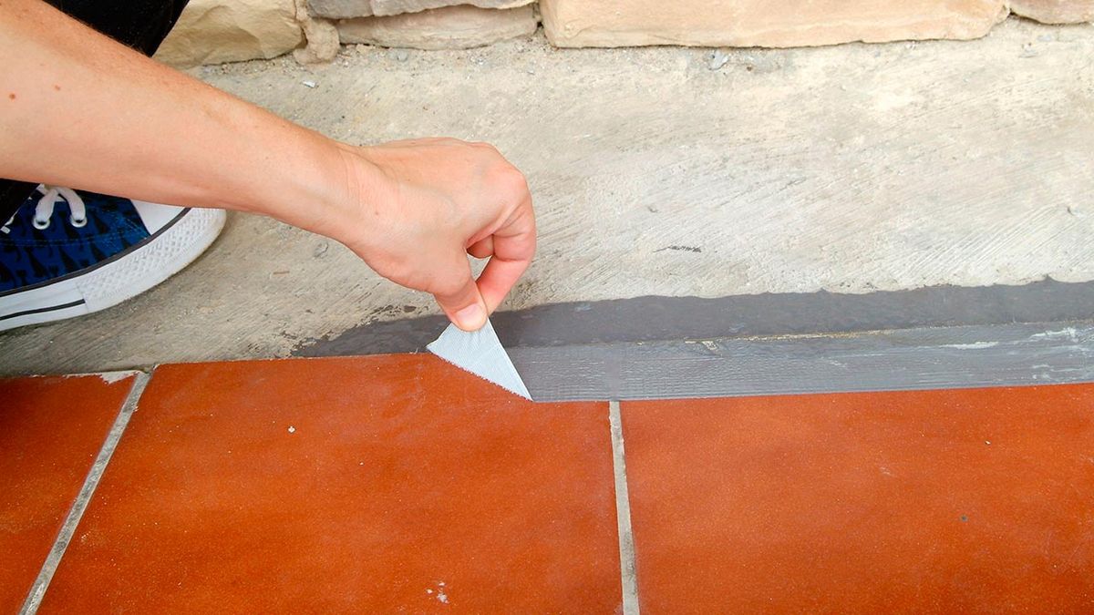 brico 0502 2 arreglo grieta suelo exterior paso 7