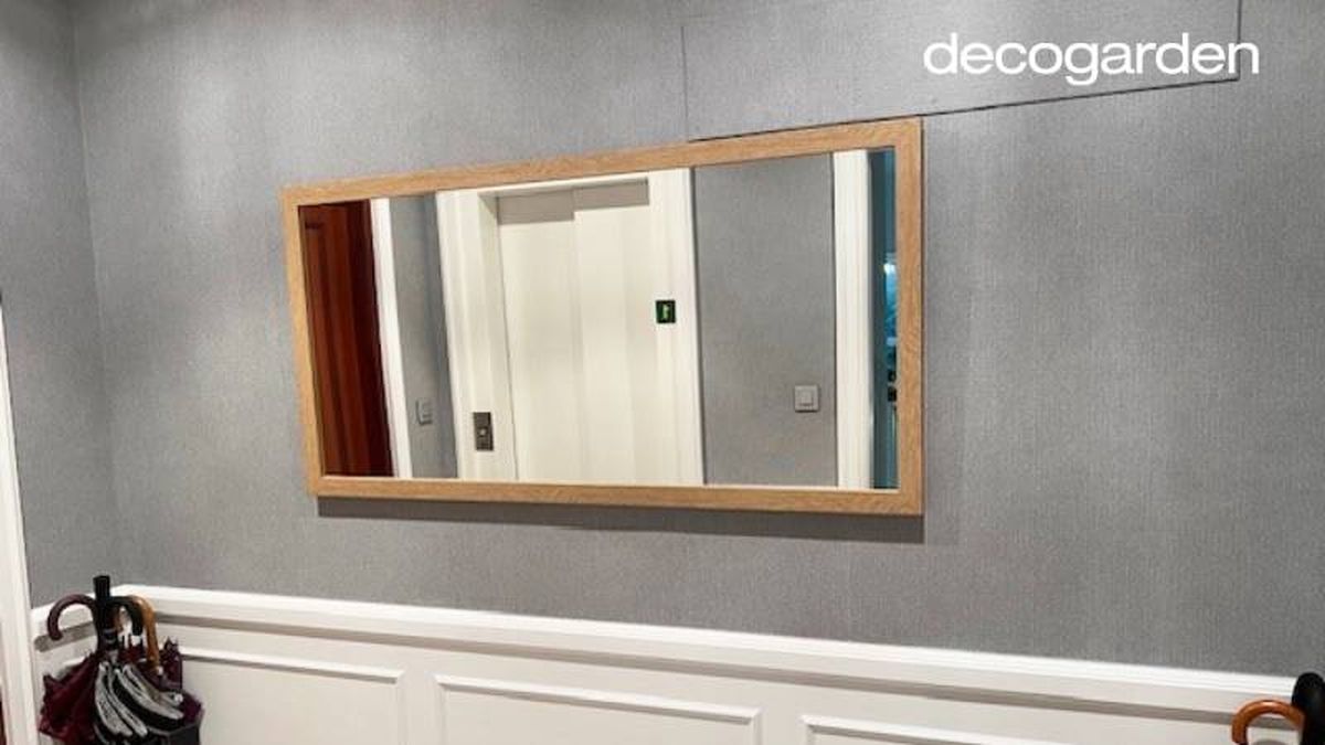 Espejo rectangular grande para ganar amplitud en el portal.