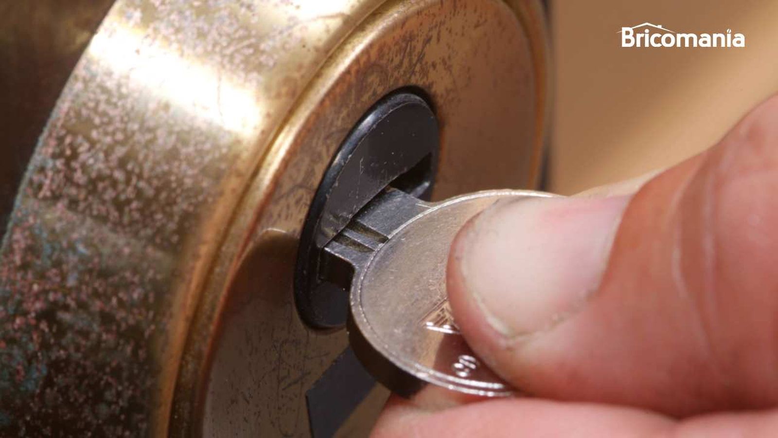 Una llave dentro de la cerradura