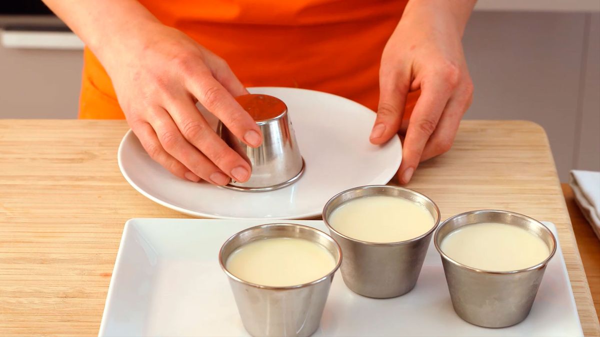 Receta de panacota con salsa de cerezas   paso 5