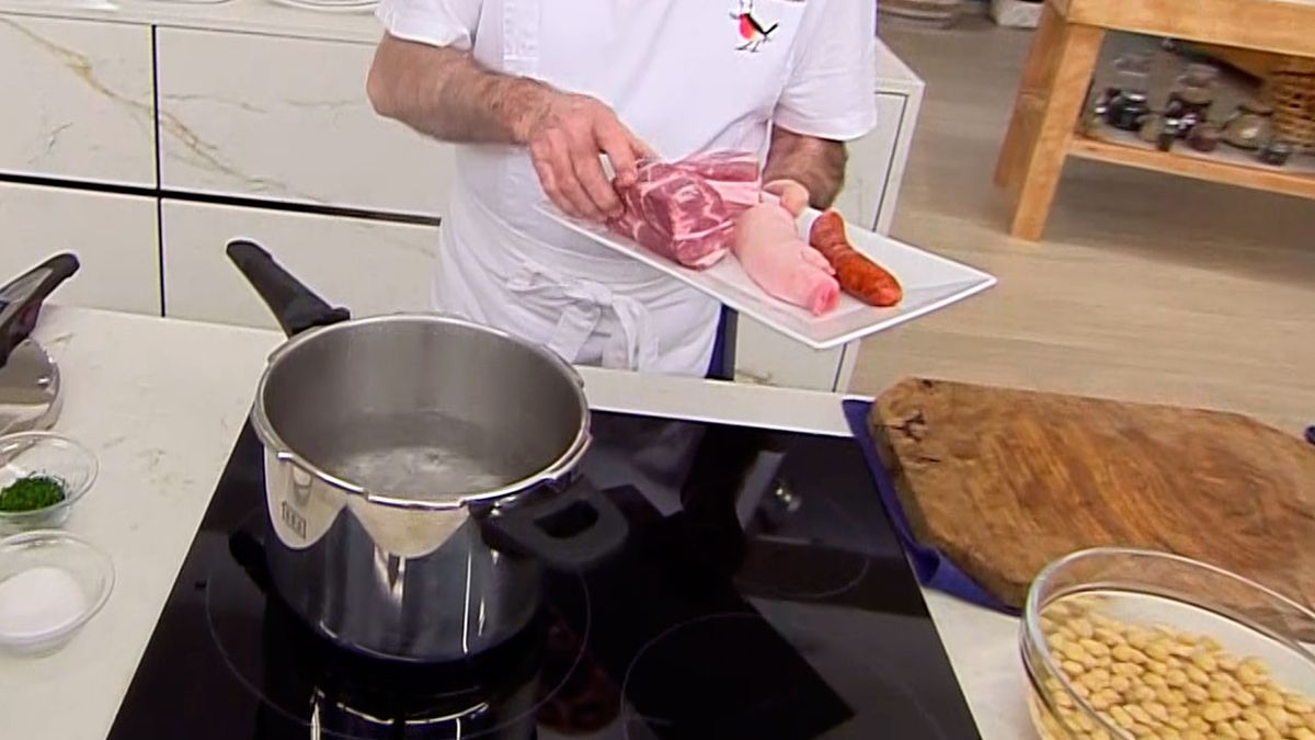KARL6694 Cocido de acelgas con pringa potaje andaluz receta karlos arguinano paso1