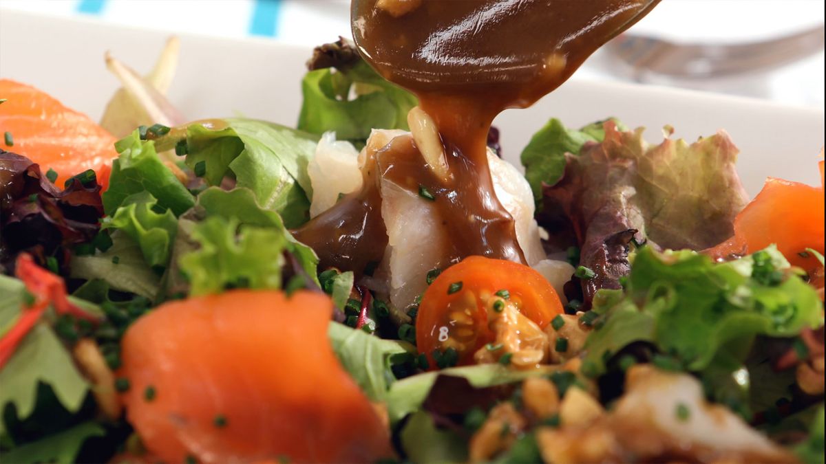 Ensalada de ahumados con vinagreta de frutos secos   Paso 4