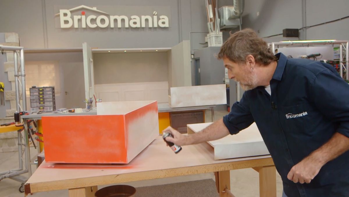 Cómo hacer un zapatero con forma de caja de zapatillas paso 10