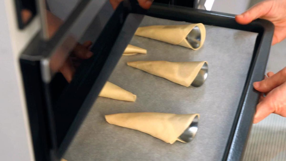 Receta de conos rellenos de guacamole con gambas y salmón ahumado  paso 2