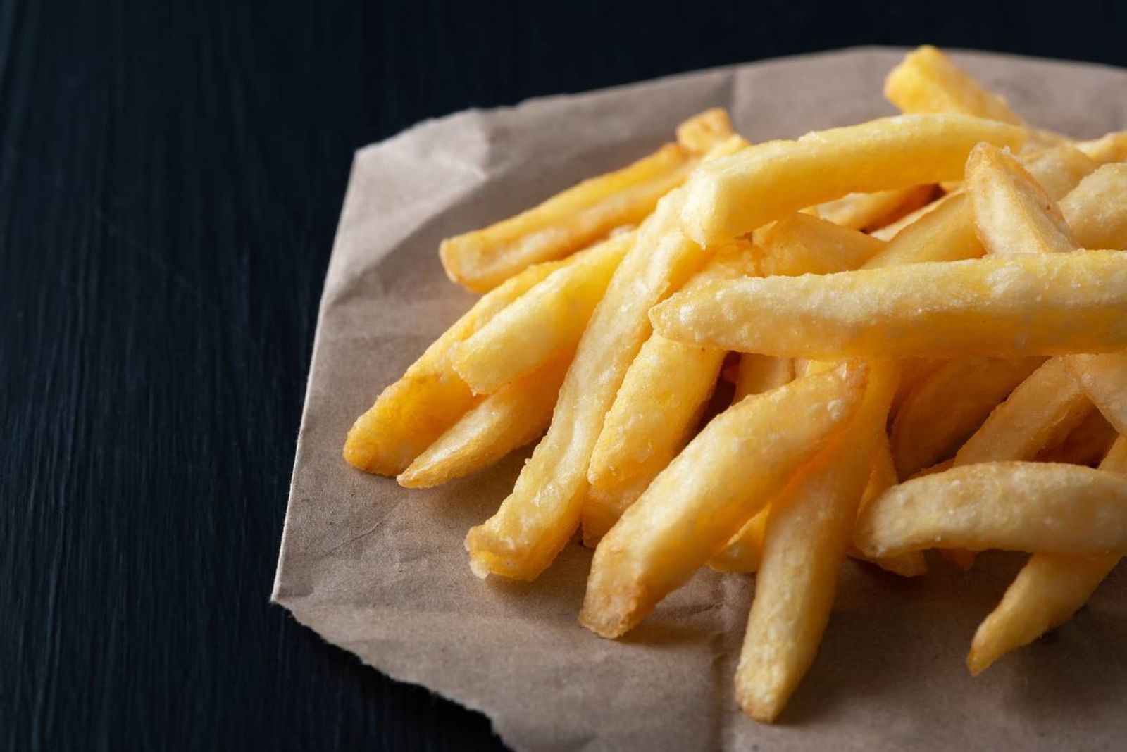 Patatas fritas crujientes por fuera y tiernas por dentro.