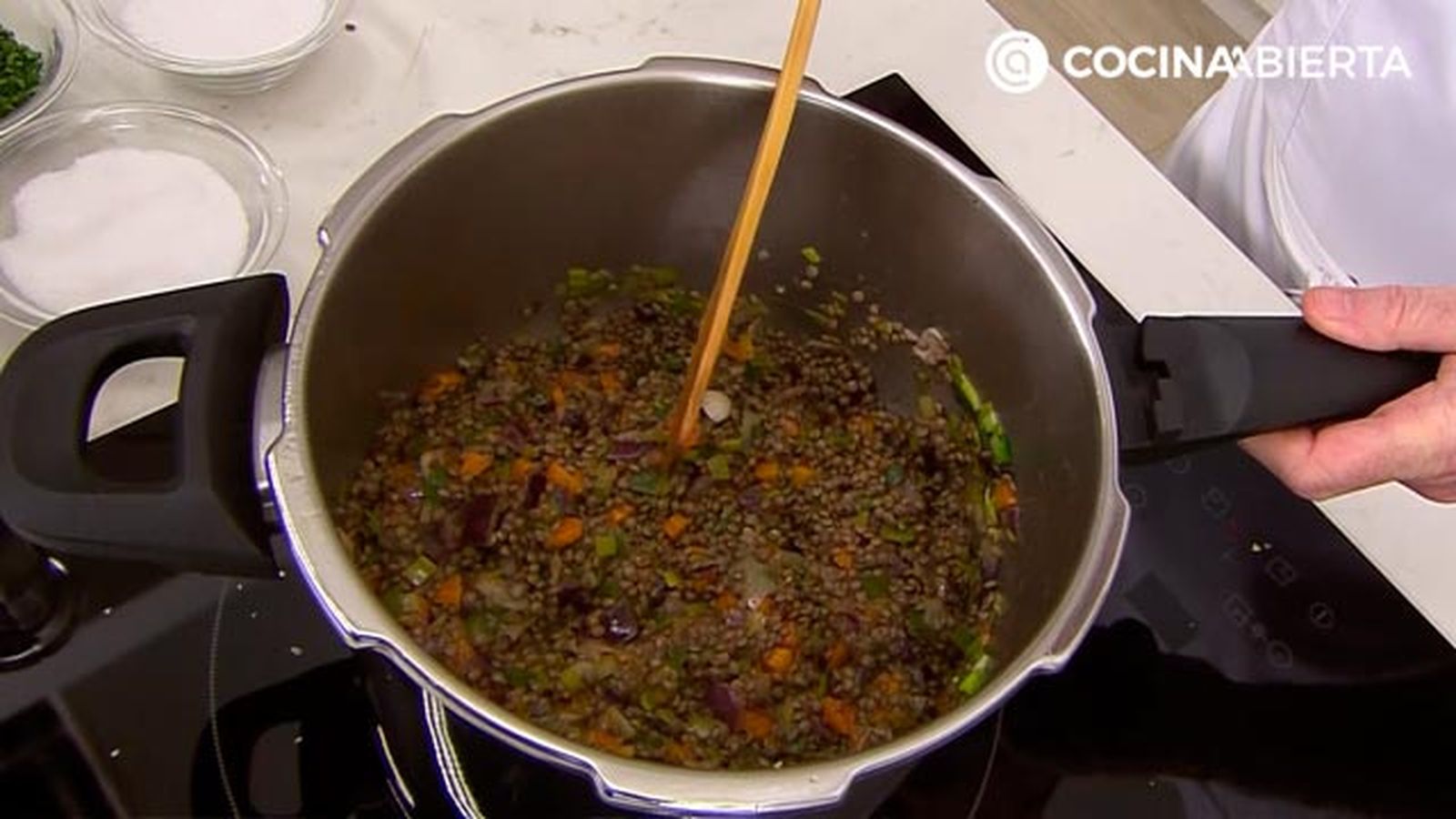 lentejas con verduras olla express mejor receta karlos arguinano karl67360321 paso3