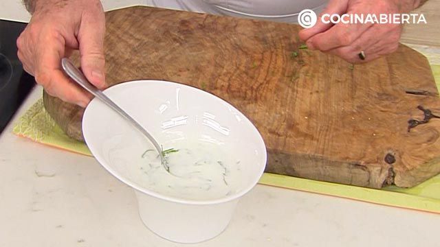 samosas de pollo con salsa yogur empanadillas India receta karlos arguinano karl67800321 paso5