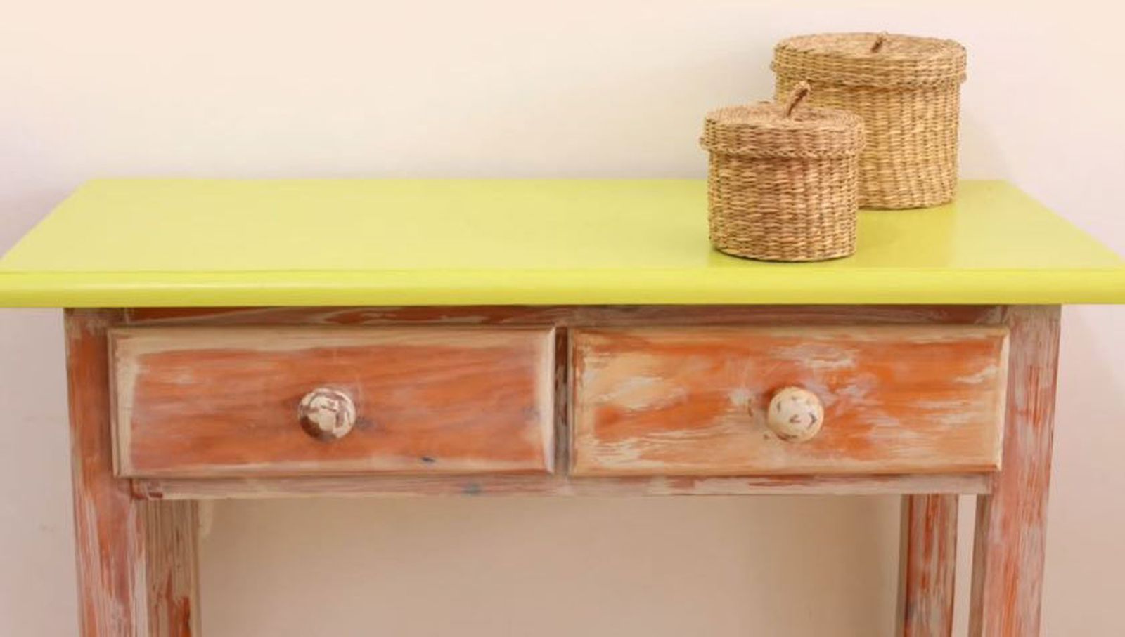 Envejecer mueble de madera con efecto pintura a la tiza