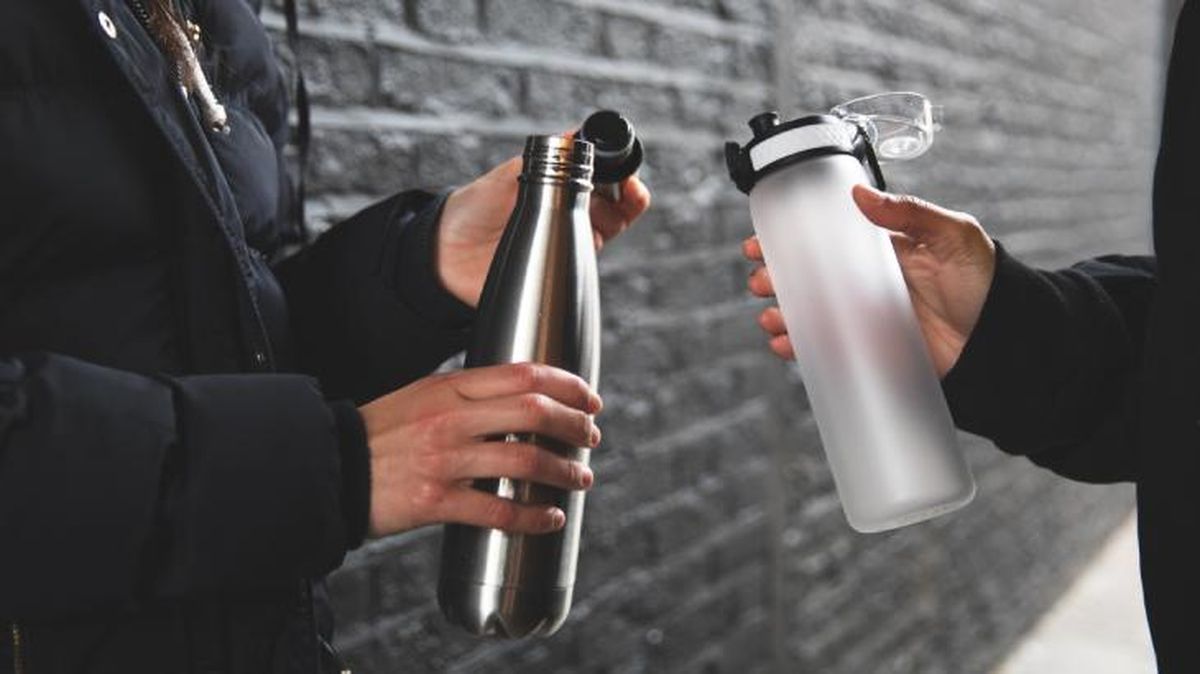 truco lavar botella agua por dentro arroz