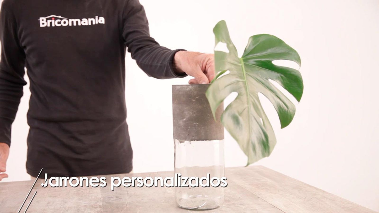 Hacer un jarrón con un tarro de cristal y hormigón paso 7